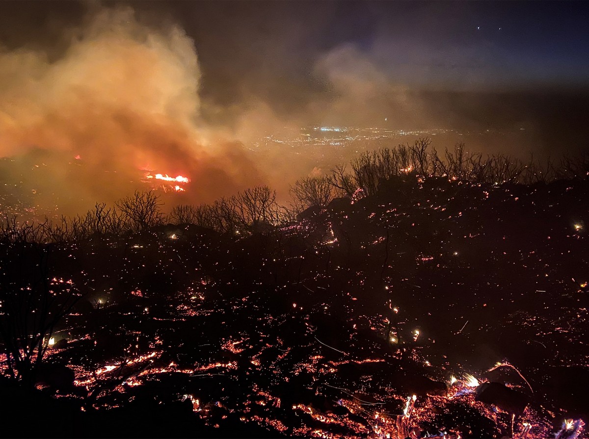 Санта-Барбара лесной пожар более 6300 человек в огне эвакуировали
