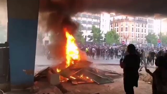ФРАНЦИЯ Протесты столкновения с полицией в Париже