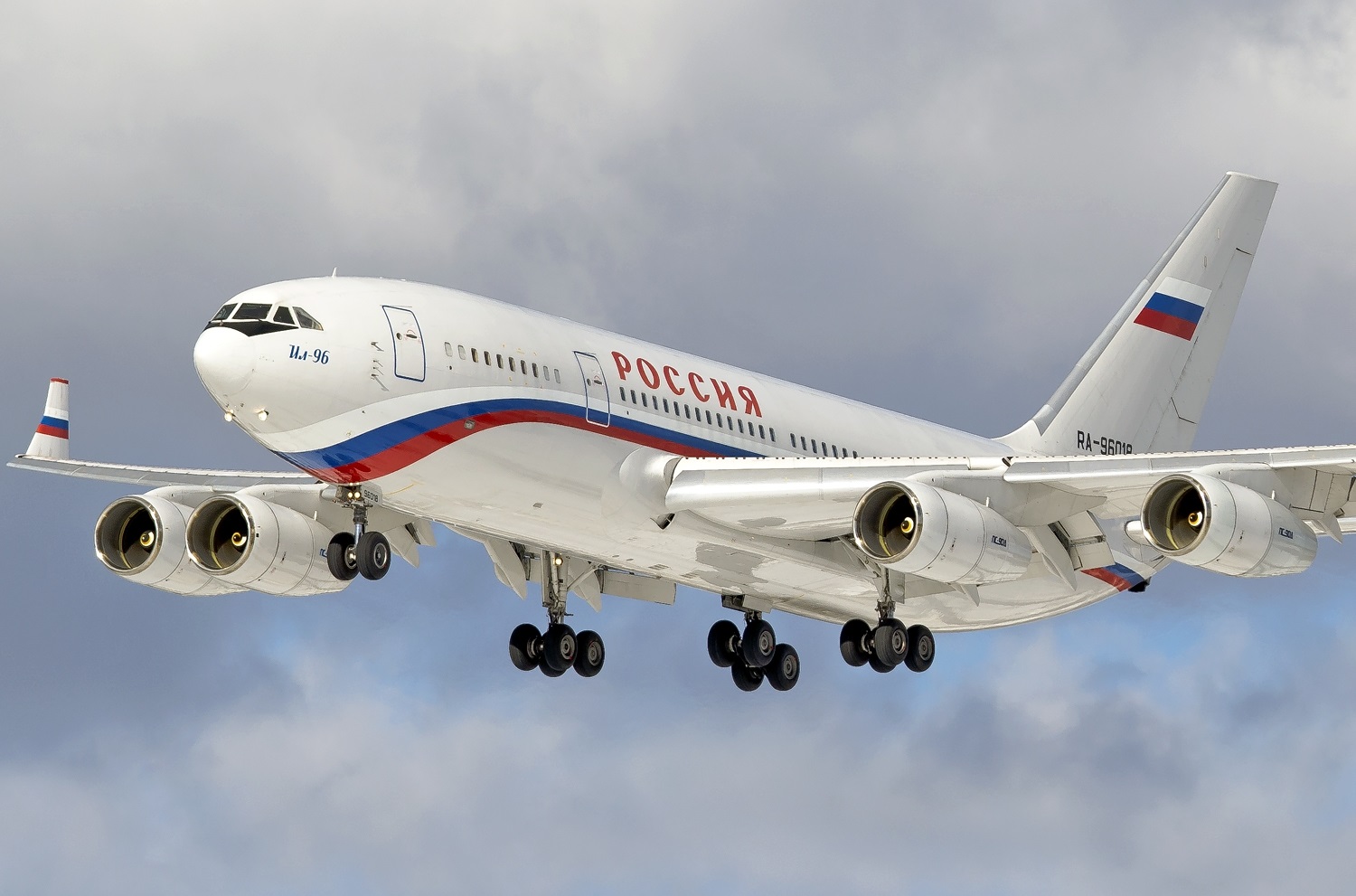 В Ереване приземлился самолет Ил-96 летного отряда «Россия»