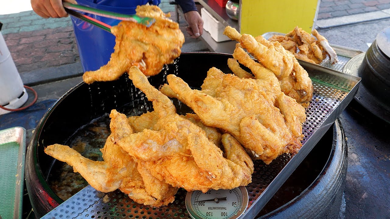 Жареный цыпленок в гигантском горшочке - корейская уличная еда