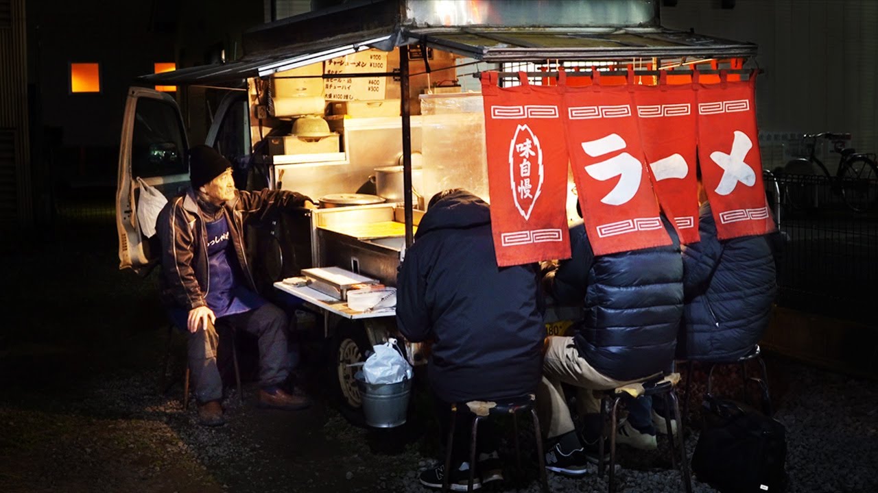 Уличный рамён - Старый киоск рамэн - Грузовик Ятай (Yatai) - От сборки киоска до приготовления чашки рамена | Японская уличная еда | Таракуфукутей, Тиба