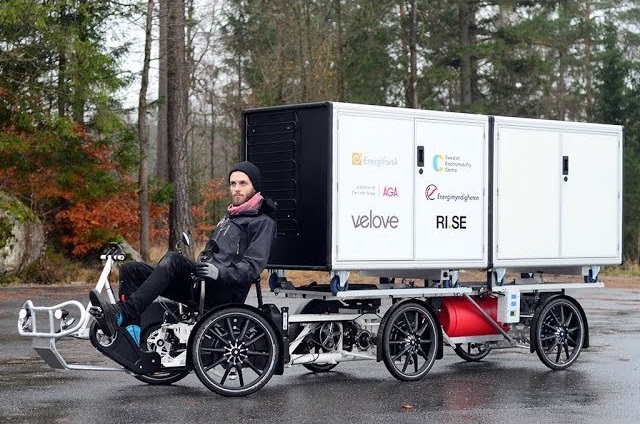 Вело-Транспорт: Velove Armadillo electric assist cargo bike with fuel cell, 300 km range