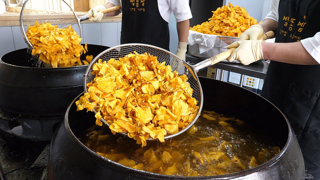 Хрустящие чипсы из сладкого картофеля! сделано фермерами - корейская уличная еда