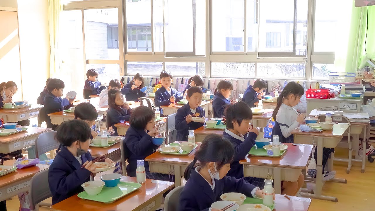 Удивительные японские школьные обеды ручной работы!Жизнь японских учеников начальной школы 2021 года